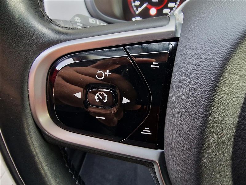 Volvo V90 B4 AWD Momentum Pro Auto,1Maj - fotka 23 z 50