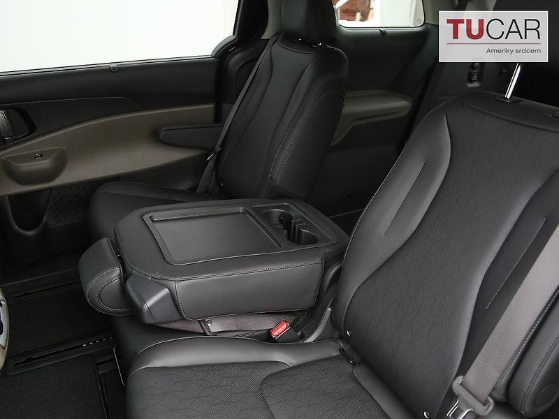 Kia Carnival (2025) 3.5 V6 Benzín Automat 8 Míst  - fotka 32 z 45