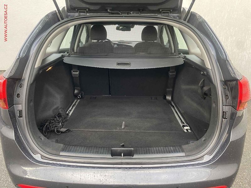 Kia Ceed (2013) 1.6 GDi, Exclusive, navi - fotka 7 z 20