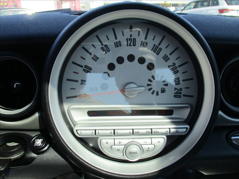 Mini Cooper S 1,6 i, aut. klima,Cebia,128kW - fotka 15 z 32