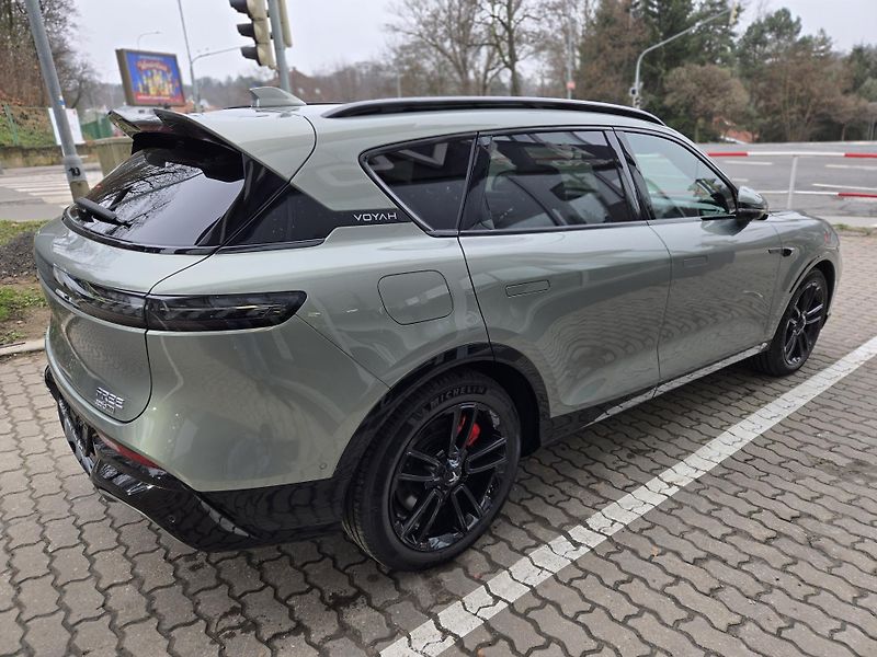 Voyah FREE 318 REV (2025) REV 318 AWD Hybrid - fotka 5 z 18
