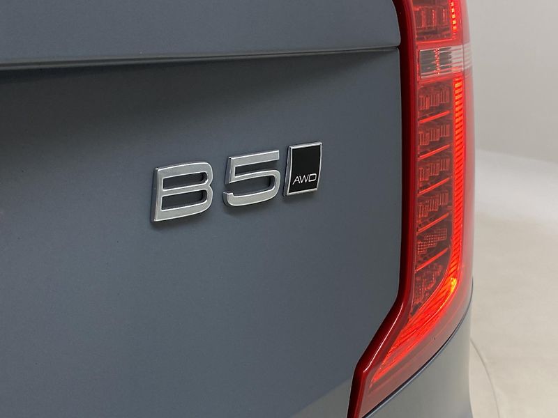 Volvo XC90 B5 AWD CORE AUT CZ - fotka 36 z 58