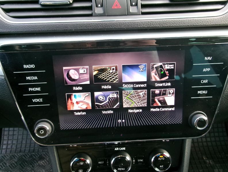Škoda Superb 2.0 TDI NAVI AUTOKLIMA  - fotka 24 z 35