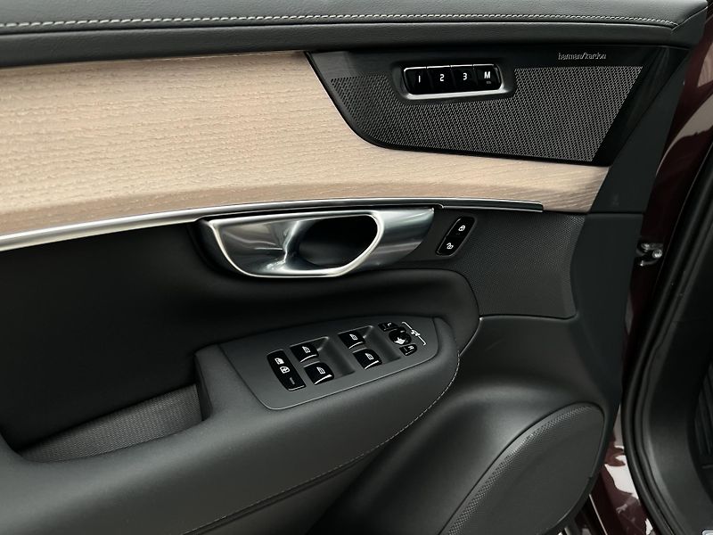 Volvo XC90 T8 AWD DARK PLUS AUT 7 MÍST  - fotka 47 z 47