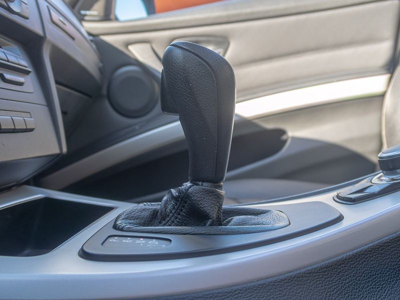 BMW Řada 3 (2011) 325i 160KW mat HK – NAVIGACE - fotka 28 z 52