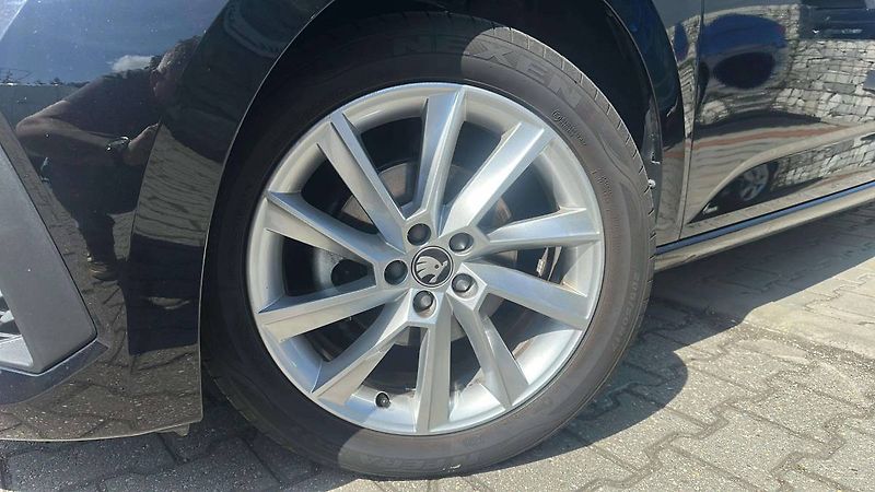 Škoda Scala Top Selection 1,0 TSI 85kW MT6 - fotka 27 z 27