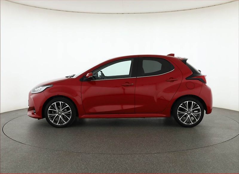 Toyota Yaris (2023) Executive 1.5 VVT-i, ČR,1.maj - fotka 3 z 17