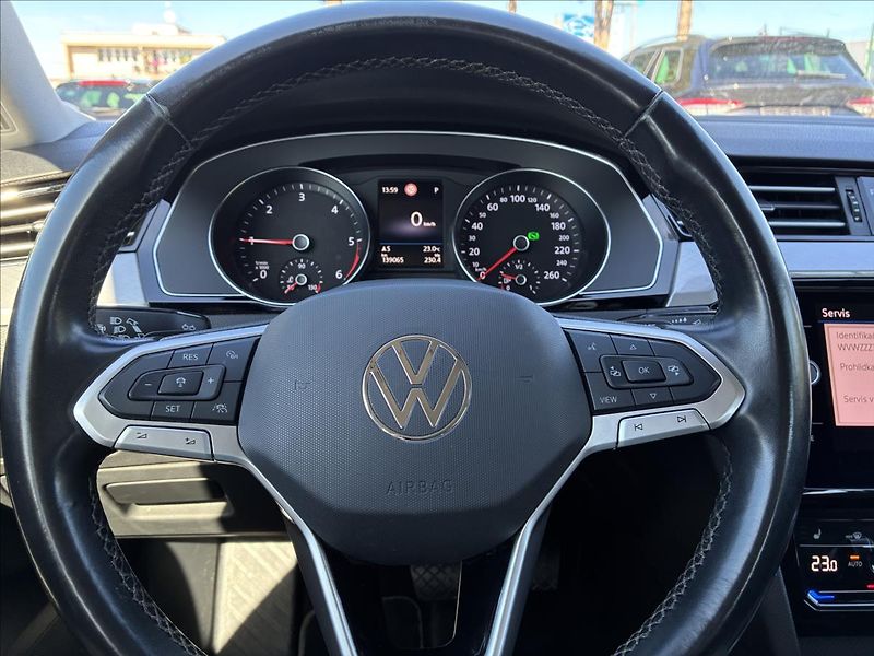 Volkswagen Passat 2,0 TDI TAŽNÉ KAMERA KEYLESS - fotka 15 z 26