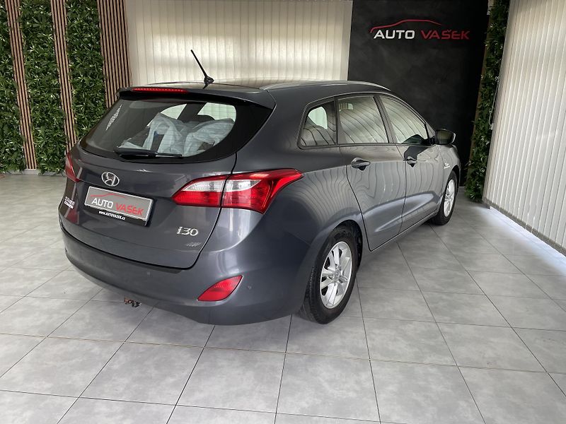 Hyundai i30 1.6 i 88kW ČR 1.MAJ.REZERVACE  - fotka 12 z 23