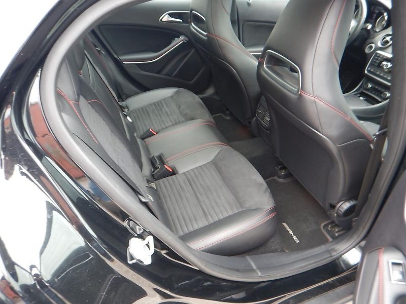 Mercedes-Benz GLA 220 CDI 4MATIC AMG AUTOMAT - fotka 13 z 33