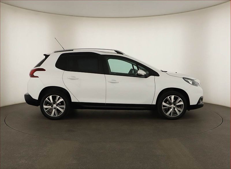 Peugeot 2008 (2018) 1.2 PureTech, Automat - fotka 6 z 14