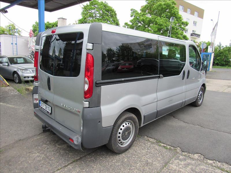 Opel Vivaro 2,0 CDTi 9 míst - fotka 6 z 27