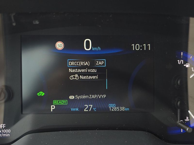 Toyota Corolla (2020) GR Sport 2.0 HEV A/T 131kw, se - fotka 17 z 27