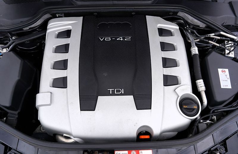 Audi A8 4.2 TDI Long,4x4 Exclusive - fotka 10 z 50