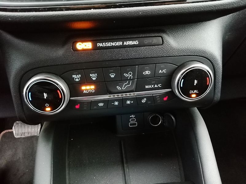 Ford Kuga Plug-In Hybrid ST-Line X - fotka 13 z 20