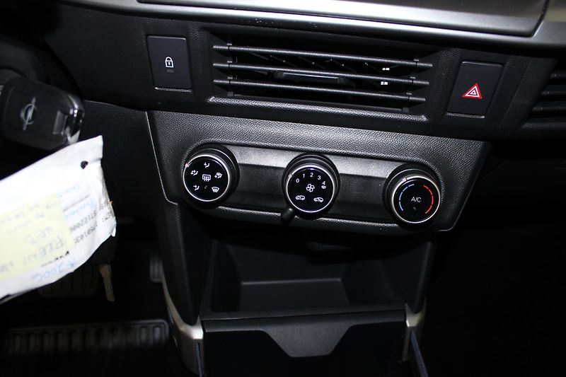 Opel Frontera (2026) Edition Hybrid 1.2 TURBO 81kW - fotka 10 z 16
