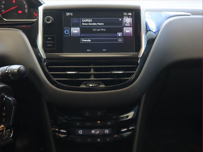 Peugeot 208 (2015) 1.2 PureTech, Serv.kniha - fotka 12 z 16