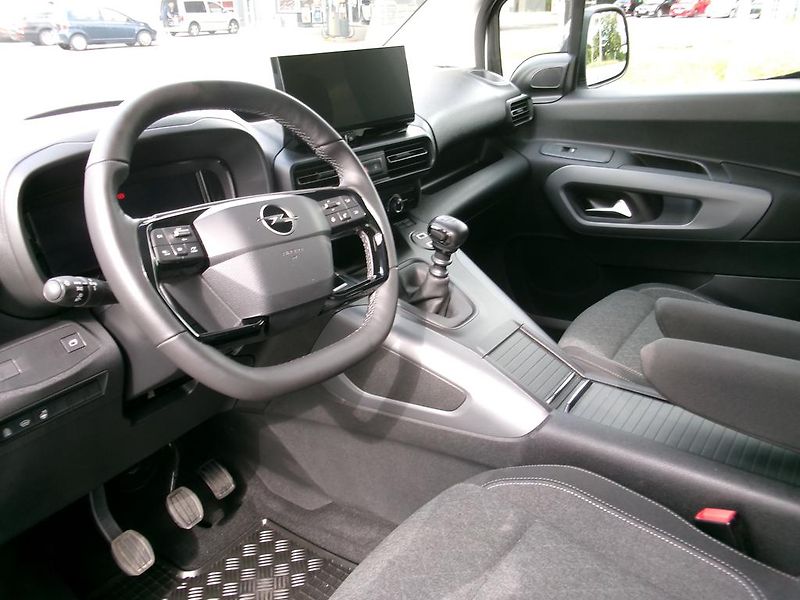 Opel Combo (2025) EDITION PLUS 1.2 81kW - fotka 11 z 17