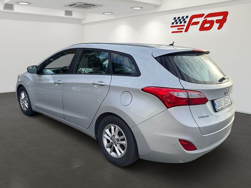 Hyundai i30 1,6  CZ TOP STAV - fotka 4 z 15