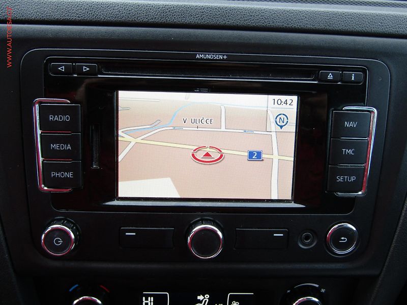 Škoda Rapid (2013) 1.6 TDi, Sport, navi - fotka 15 z 20