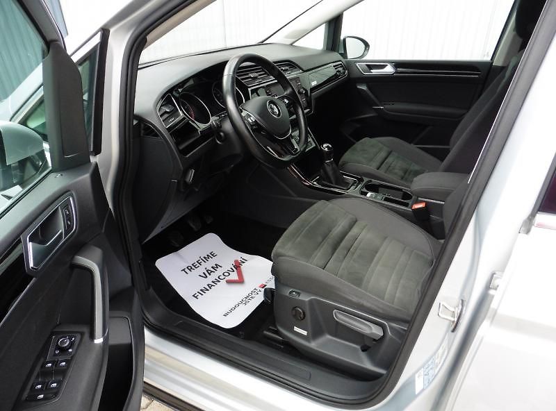 Volkswagen Touran 1,4 TSI R-Line, Navi, 7.míst.. - fotka 11 z 23