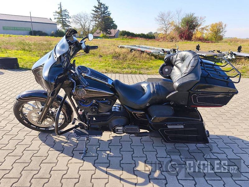 Harley-Davidson FLHTCUI Electra Glide Ultra Classic (2006) 127CUI - fotka 8 z 13