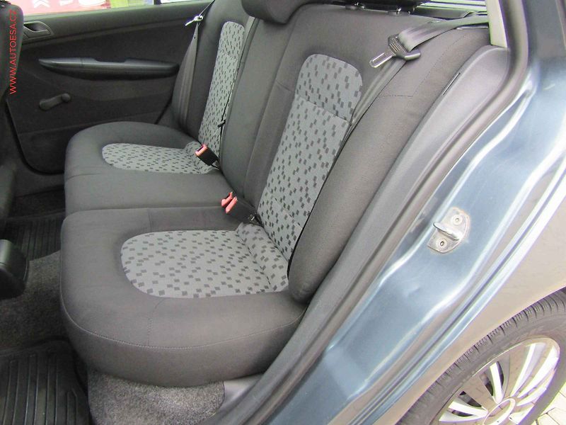 Škoda Fabia (2005) 1.2 HTP, ČR - fotka 10 z 15