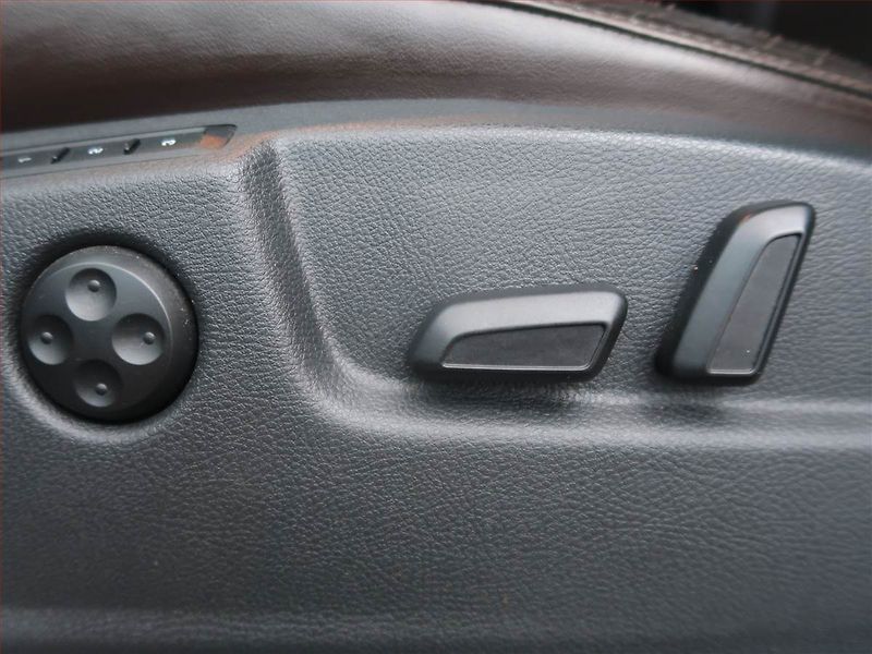 Škoda Superb (2012) Laurin&Klement 2.0 TDI, Xenony - fotka 19 z 21