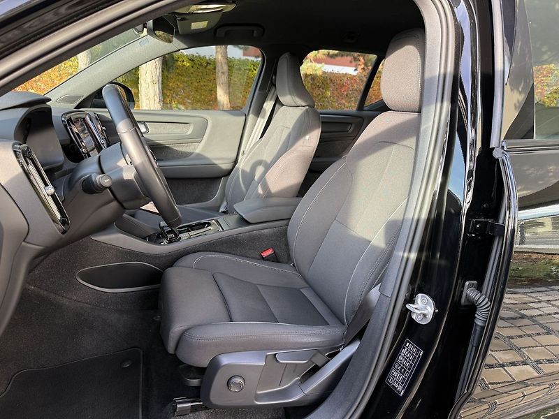 Volvo XC40 Recharge Single Motor 69kWh - fotka 13 z 36