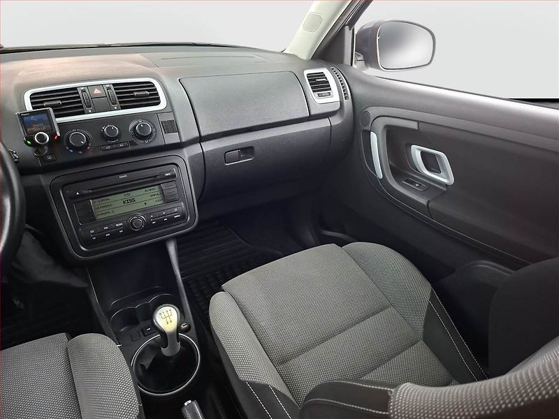 Škoda Fabia (2009) 1.6 16V, nová STK, Tažné - fotka 8 z 14
