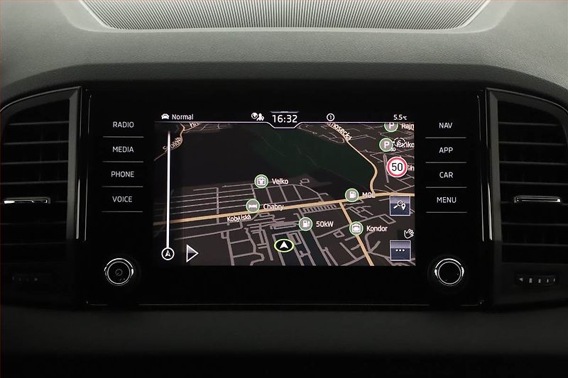 Škoda Karoq (2025) 2.0 TDI, Sportline, Navigace - fotka 13 z 20