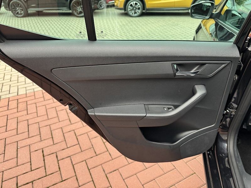 Škoda Fabia (2017) 1.2TSi Style Navi Digi Klima - fotka 23 z 49