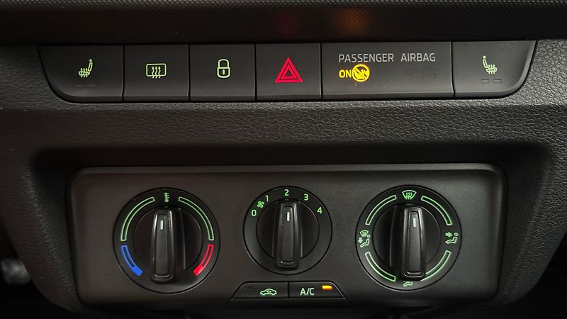 Škoda Fabia 1.0 TSI Ambition Combi - fotka 13 z 23