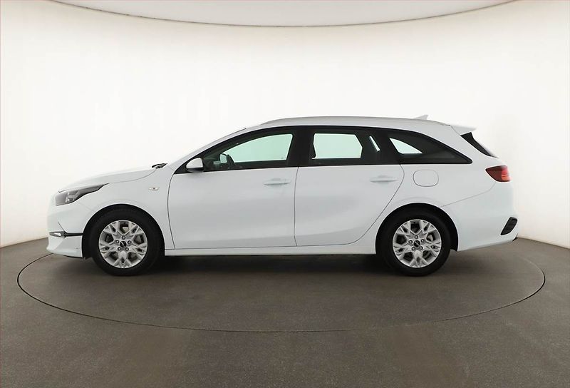 Kia Ceed (2023) Spin 1.5 T-GDI, ČR,1.maj - fotka 3 z 19