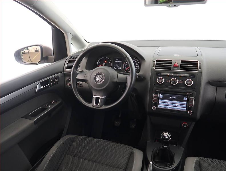 Volkswagen Touran (2013) Comfortline 1.2 TSI, ČR,1.maj - fotka 7 z 19