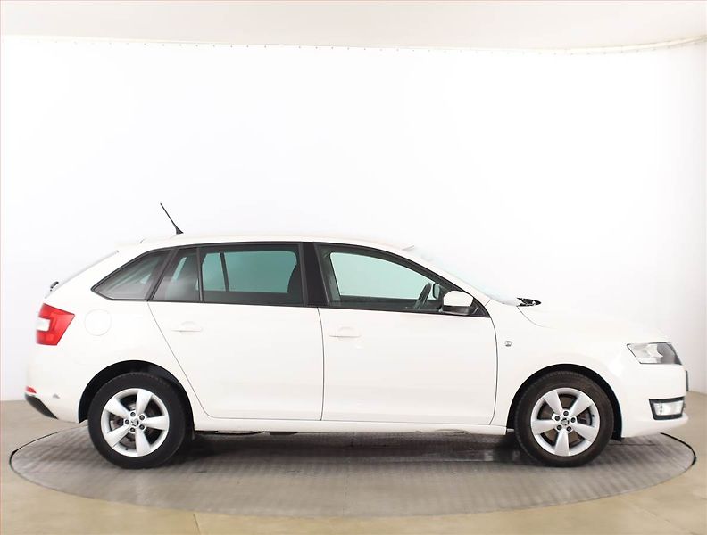 Škoda Rapid (2015) Spaceback 1.6 TDI, Automat - fotka 6 z 17