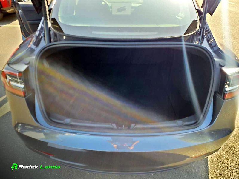 Tesla Model 3 (2023) Performance Dual Motor AWD - fotka 8 z 11
