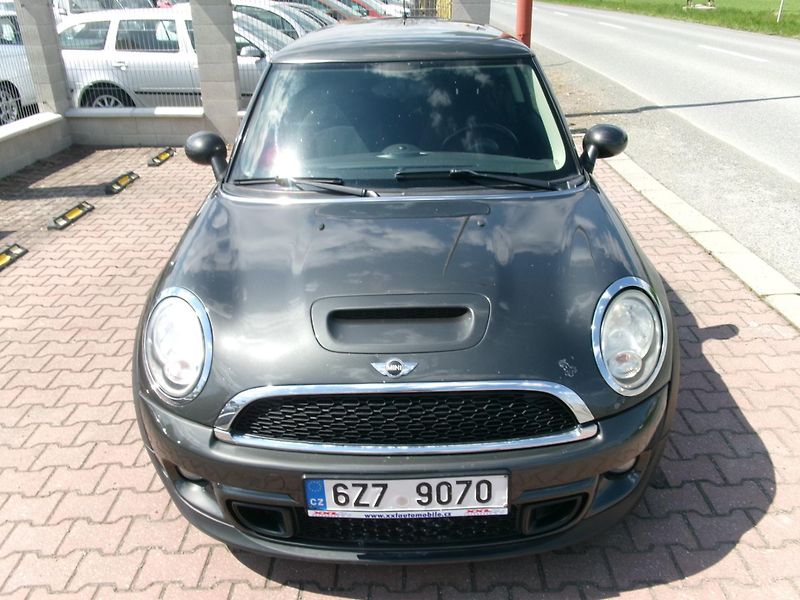 Mini Cooper S (2011) 1,6i AC TEMP ALU 135kW - fotka 4 z 28
