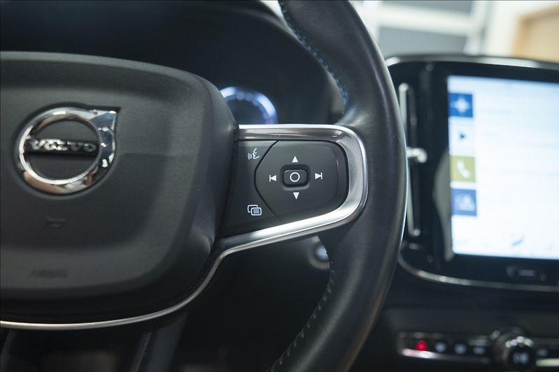 Volvo XC40 2,0 T5 AWD NAVI KAMERA TAŽNÉ - fotka 22 z 47