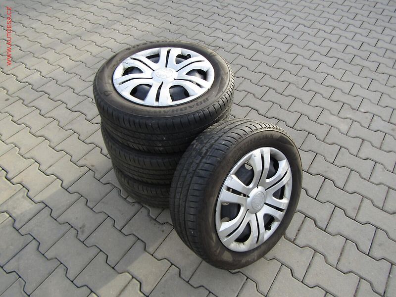Škoda Fabia (2012) 1.6 TDi, ČR, AC, tažné - fotka 16 z 17