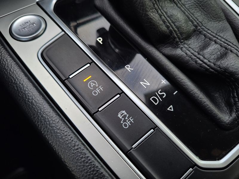 Volkswagen Passat 2.0 TDi 140kW DSG COMFORTLINE - fotka 23 z 49