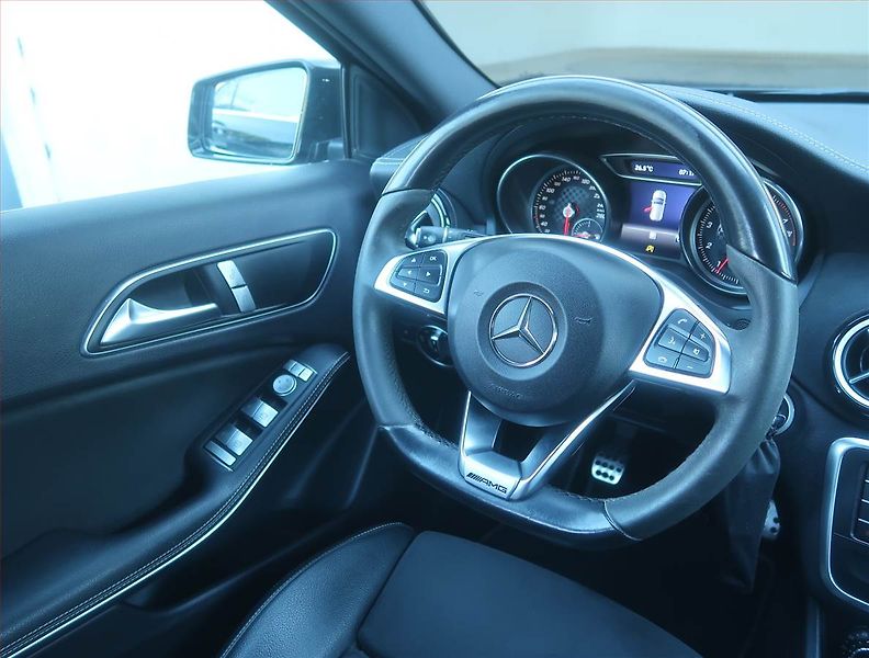 Mercedes-Benz Třídy A (2017) AMG line A 180, Kůže, Navi - fotka 7 z 15