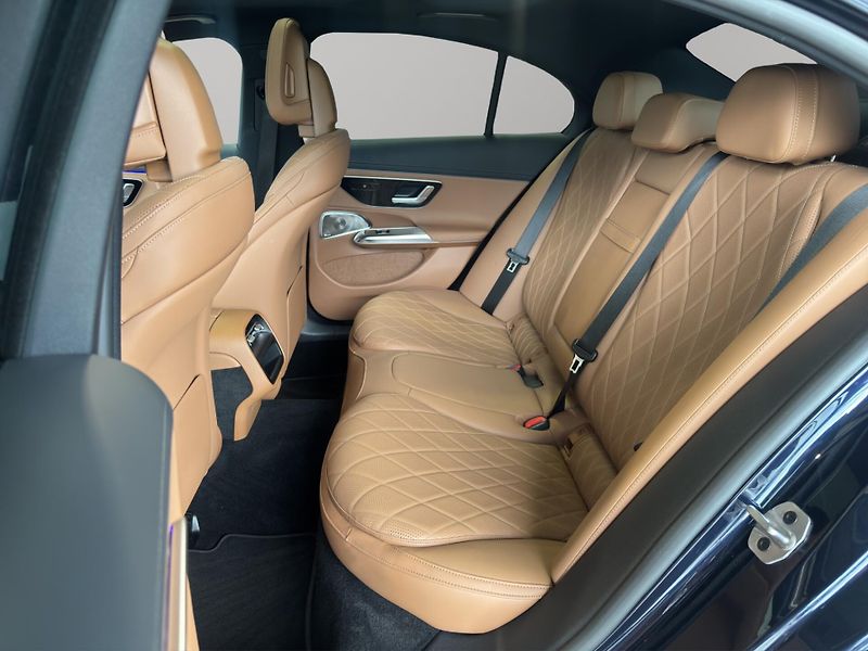 Mercedes-Benz Třídy E (2025) E 450 D 4MATIC - fotka 22 z 23