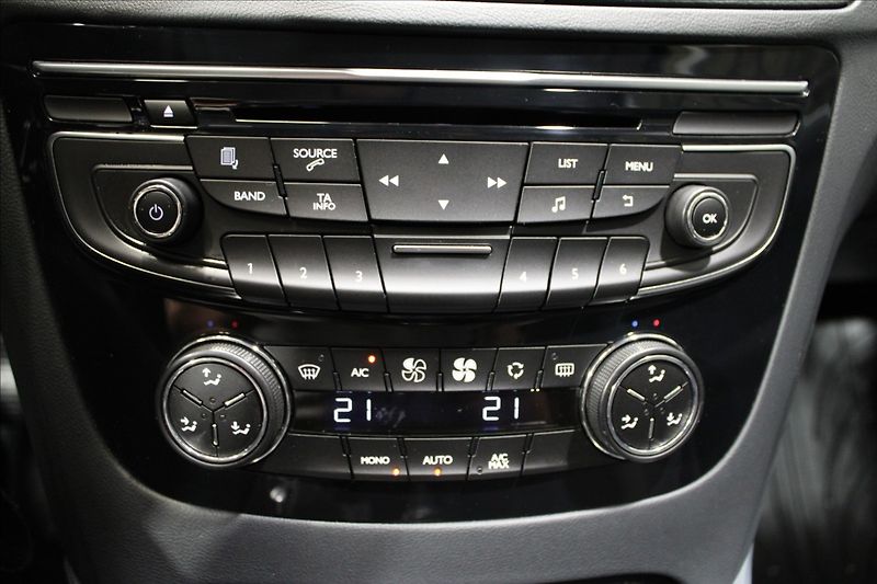 Peugeot 508 1,6 16V CZ původ, nízký nájezd - fotka 24 z 31