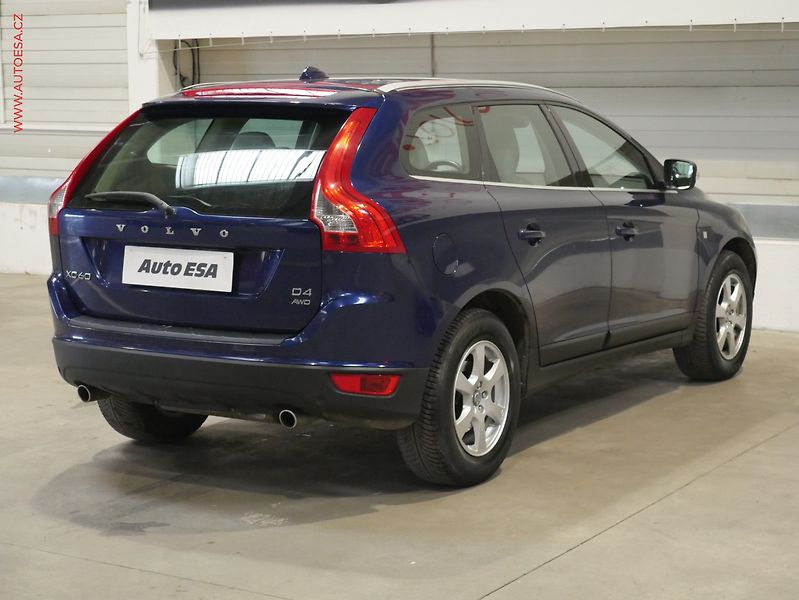 Volvo XC60 (2013) 2.4d 4x4, ČR, Xenon, kůže - fotka 4 z 15
