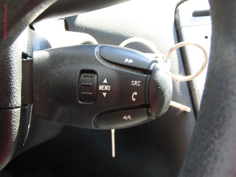 Peugeot 308 (2009) 1.6 HDi, AC, výhřev sed - fotka 12 z 15