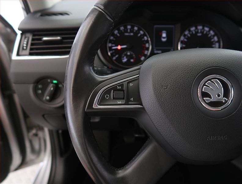 Škoda Octavia (2013) Elegance 1.6 TDI, Tempomat - fotka 16 z 21