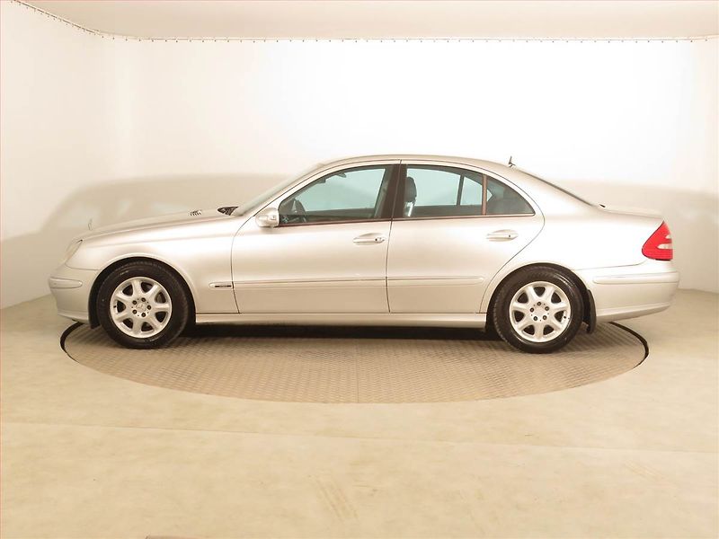 Mercedes-Benz Třídy E (2003) E 320 CDI , Automat, po STK - fotka 3 z 16