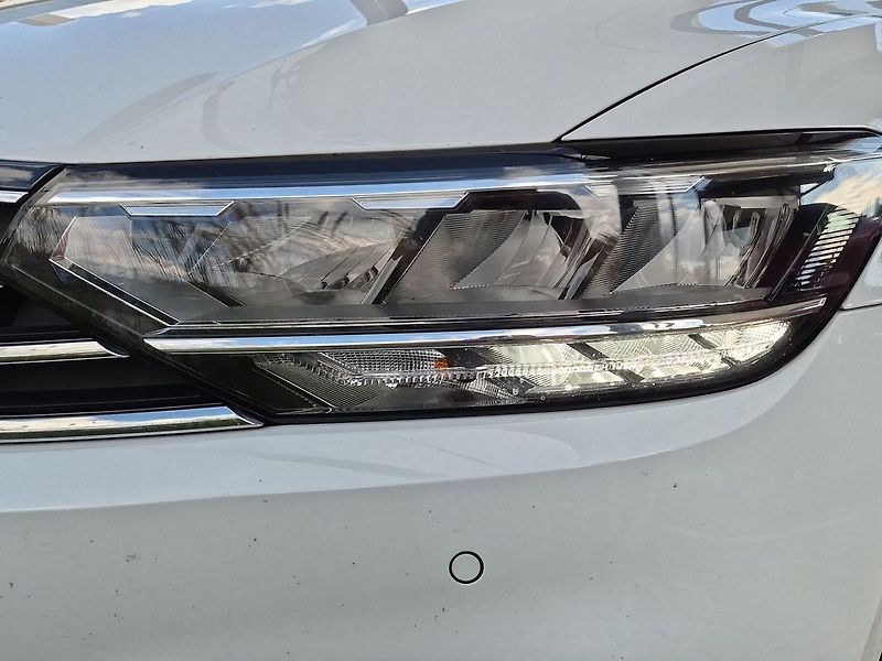 Volkswagen Passat Elegance Variant 2.0 TDI 110kw - fotka 22 z 24