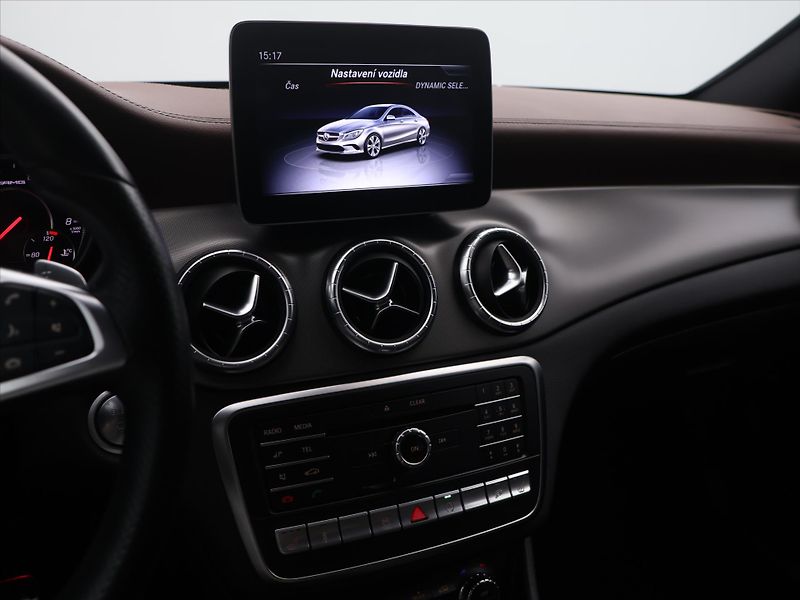 Mercedes-Benz CLA 2,0 45 AMG 280kW 4MATIC LED - fotka 17 z 29